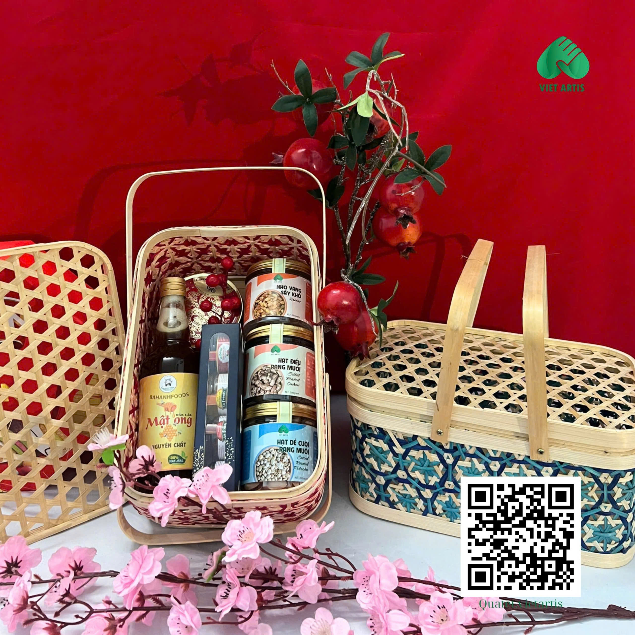 Set quà Tết Việt giỏ mây tre.