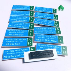 Bảng tên mica size theo yêu cầu