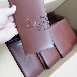 Ví da đa năng kèm sạc dự phòng cao cấp dập nổi logo.