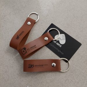 Móc khóa khắc logo laser - móc khóa da simili.
