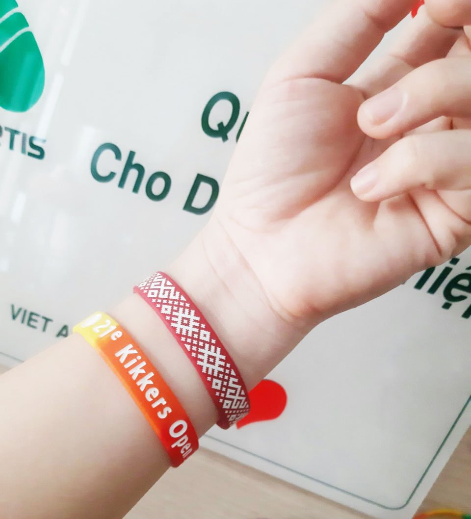 Vòng đeo tay in logo. - Ảnh 4