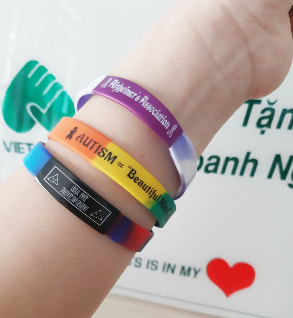 Vòng đeo tay in logo. - Ảnh 3