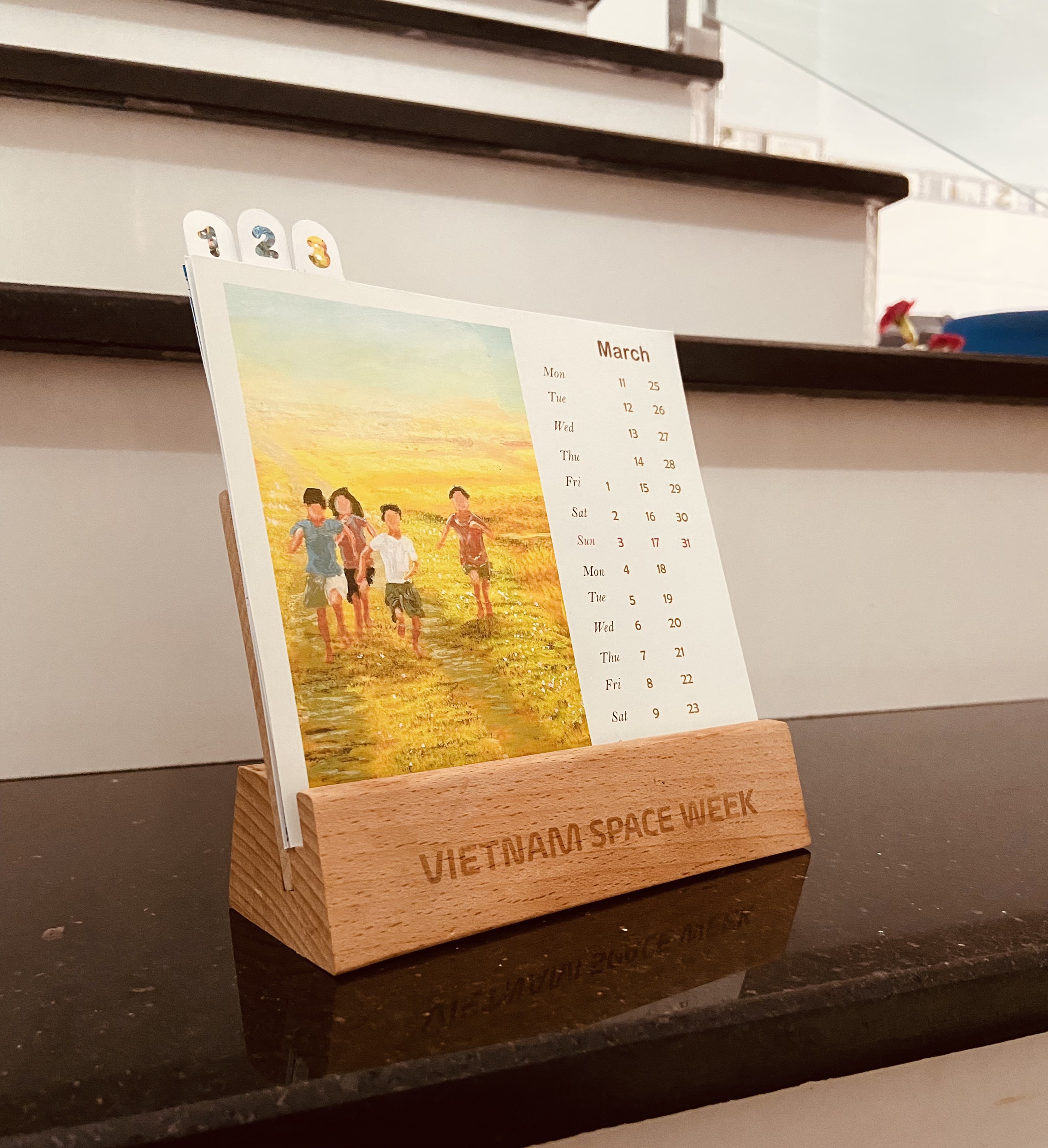Lịch để bàn đé bằng gỗ life in Vietnam - Ảnh 2